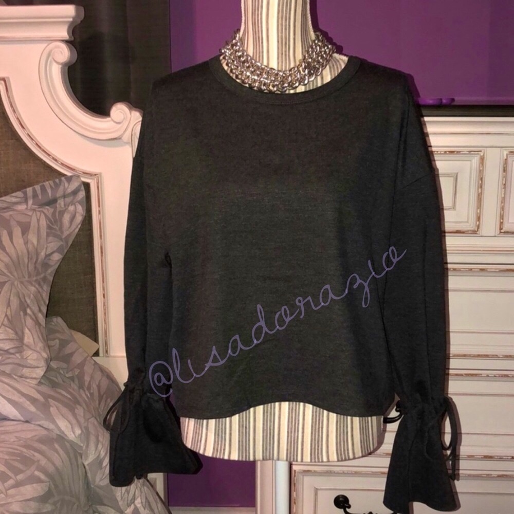 🆑★HALOGEN★Charcoal Gray Bell Sleeve Top